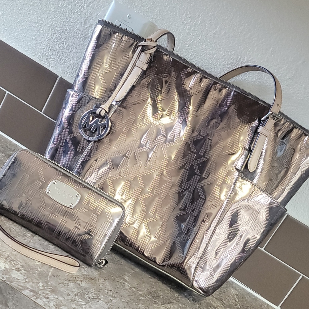 Nickle Michael Kors Purse and wallet